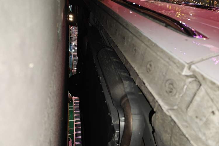 Used Wey Gaoshan 2025 Four-Wheel Drive Alpine 8 Chassis Front Right