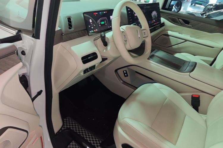 Used Wey Gaoshan 2025 Four-Wheel Drive Alpine 8 Driver Seat