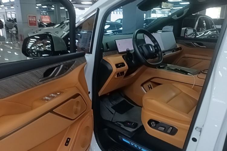 Used Wey Gaoshan 2025 Four-Wheel Drive Alpine 8 Driver Seat