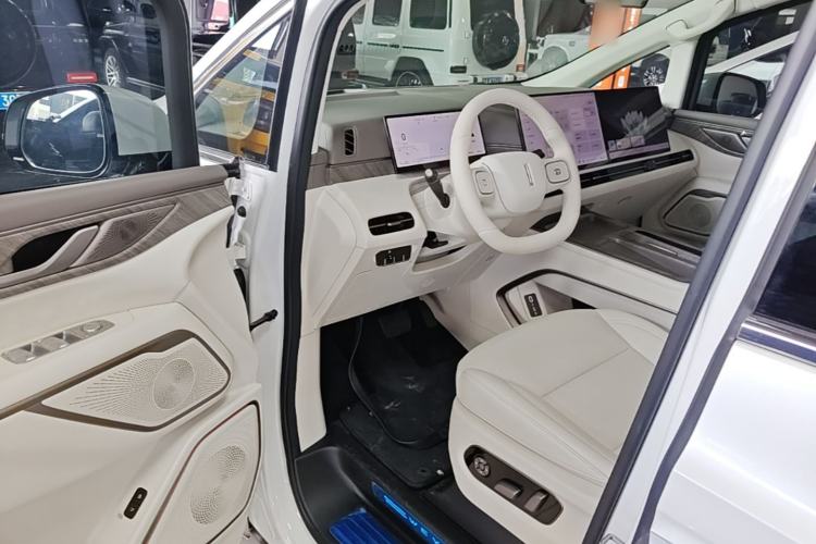 Used Wey Gaoshan 2025 Four-Wheel Drive Alpine 8 Driver Seat