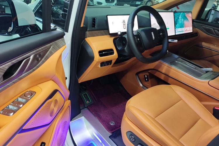 Used Wey Gaoshan 2025 Four-Wheel Drive Alpine 8 Driver Seat