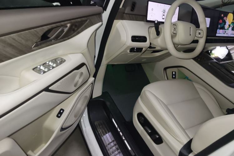 Used Wey Gaoshan 2025 Four-Wheel Drive Alpine 8 Driver Seat