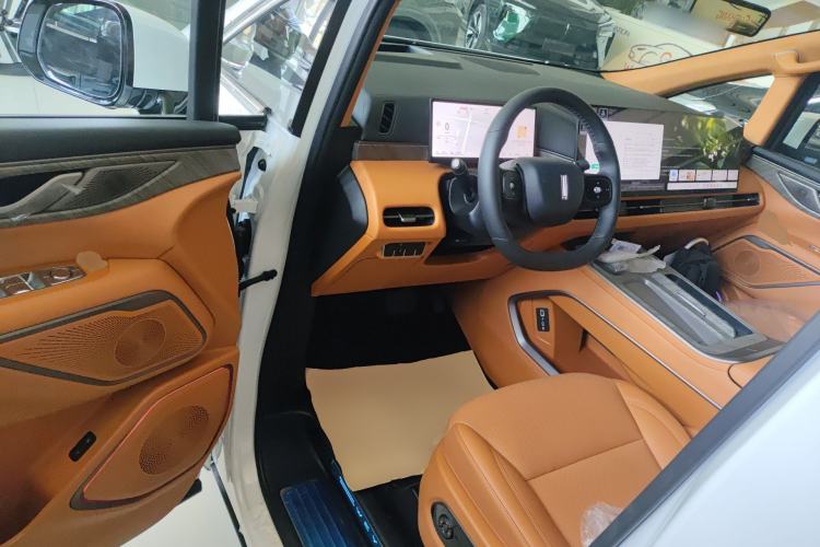 Used Wey Gaoshan 2025 Four-Wheel Drive Alpine 8 Driver Seat