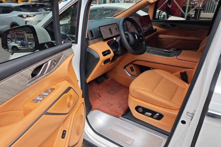 Used Wey Gaoshan 2025 Four-Wheel Drive Alpine 8 Driver Seat
