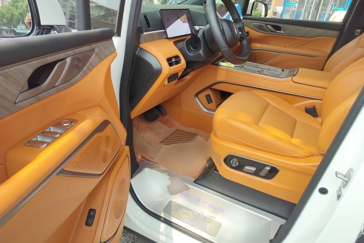 Used Wey Gaoshan 2025 Four-Wheel Drive Alpine 8 Driver Seat