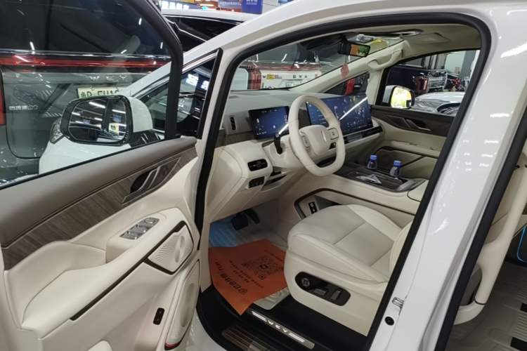 Used Wey Gaoshan 2025 Four-Wheel Drive Alpine 8 Driver Seat
