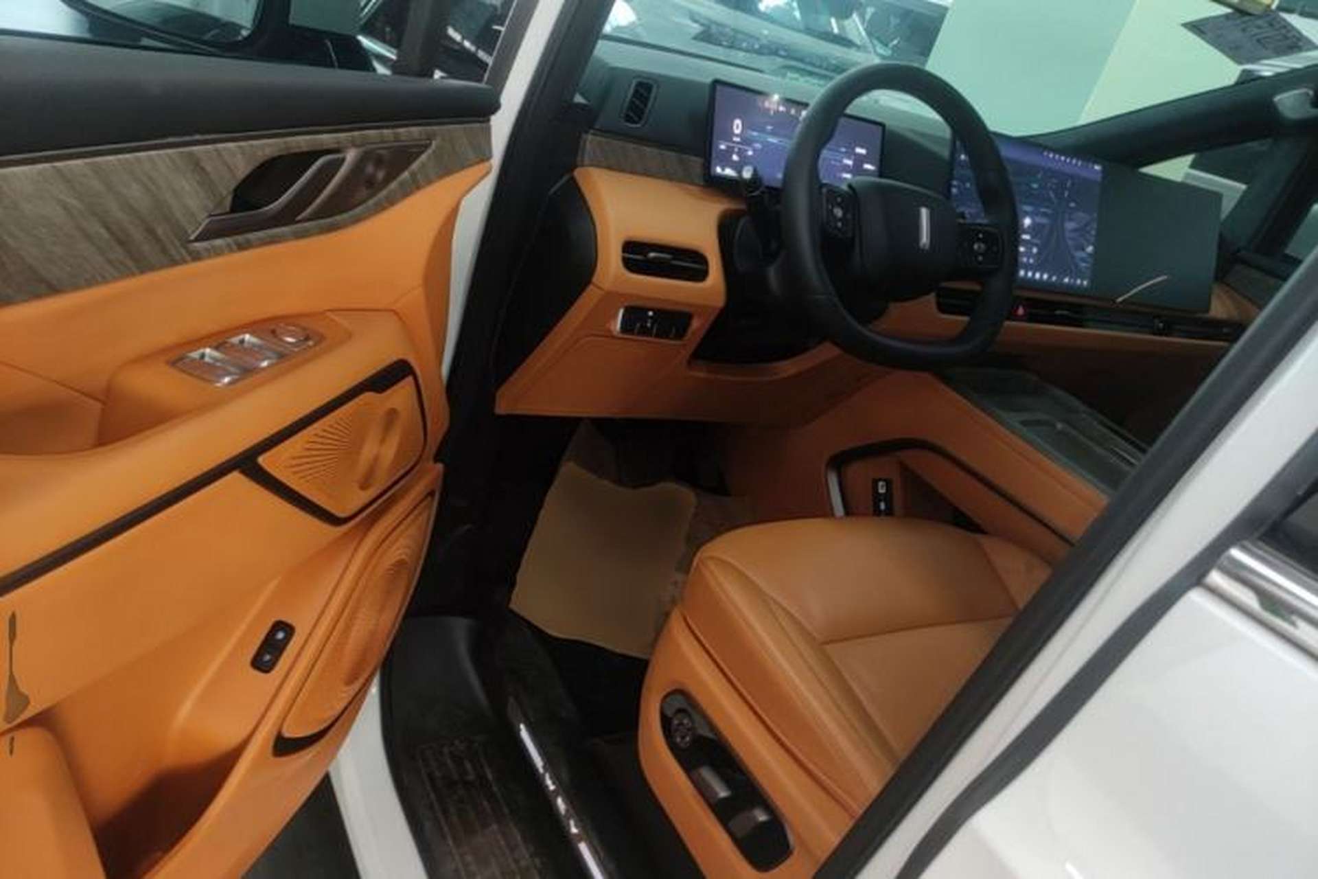 Used Wey Gaoshan 2025 Four-Wheel Drive Alpine 8 Driver Seat