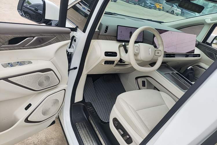 Used Wey Gaoshan 2025 Four-Wheel Drive Alpine 8 Driver Seat