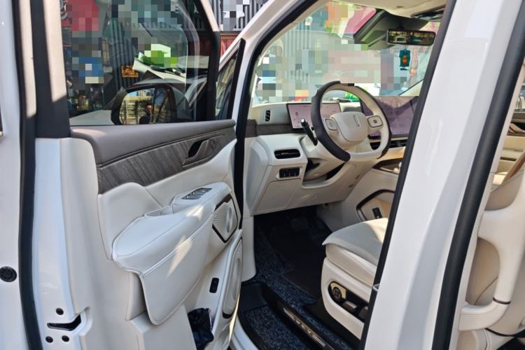 Used Wey Gaoshan 2025 Four-Wheel Drive Alpine 8 Driver Seat