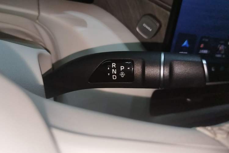 Used Wey Gaoshan 2025 Four-Wheel Drive Alpine 8 Gear Lever