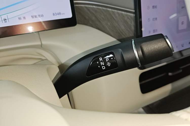 Used Wey Gaoshan 2025 Four-Wheel Drive Alpine 8 Gear Lever
