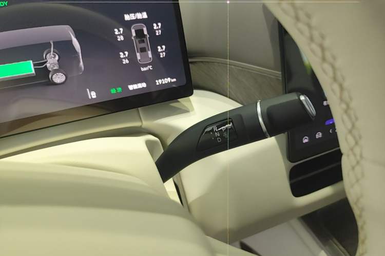 Used Wey Gaoshan 2025 Four-Wheel Drive Alpine 8 Gear Lever