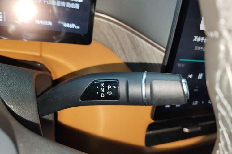 Used Wey Gaoshan 2025 Four-Wheel Drive Alpine 8 Gear Lever