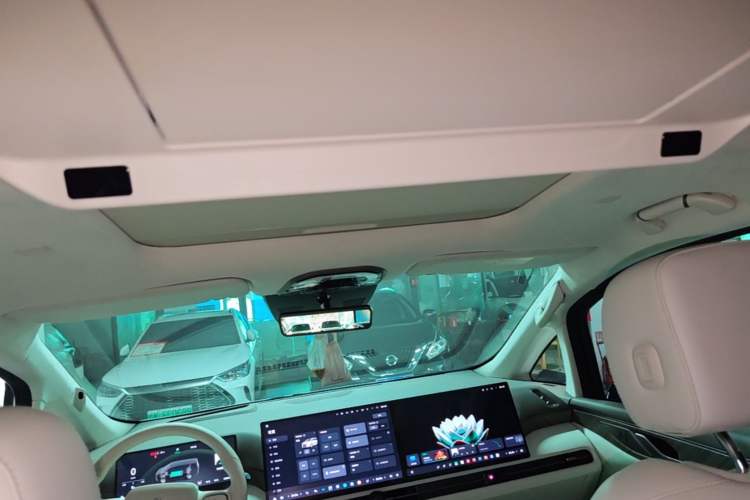 Used Wey Gaoshan 2025 Four-Wheel Drive Alpine 8 Headliner