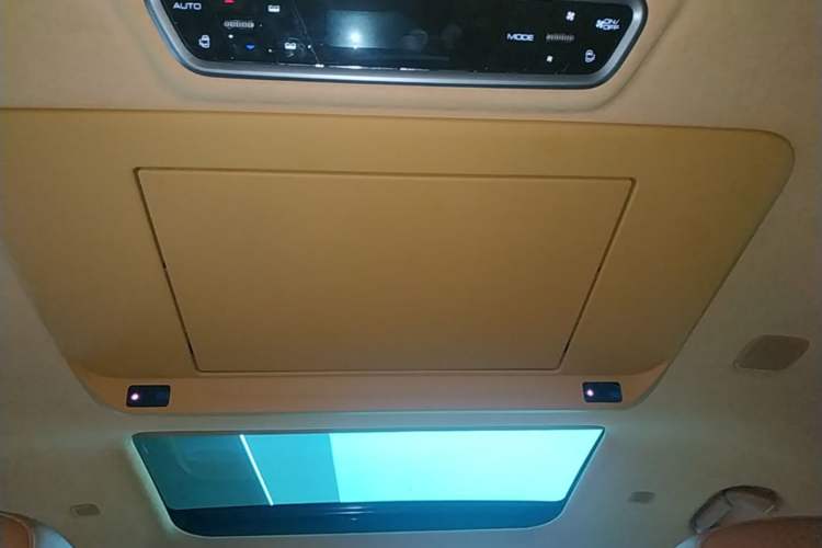 Used Wey Gaoshan 2025 Four-Wheel Drive Alpine 8 Headliner