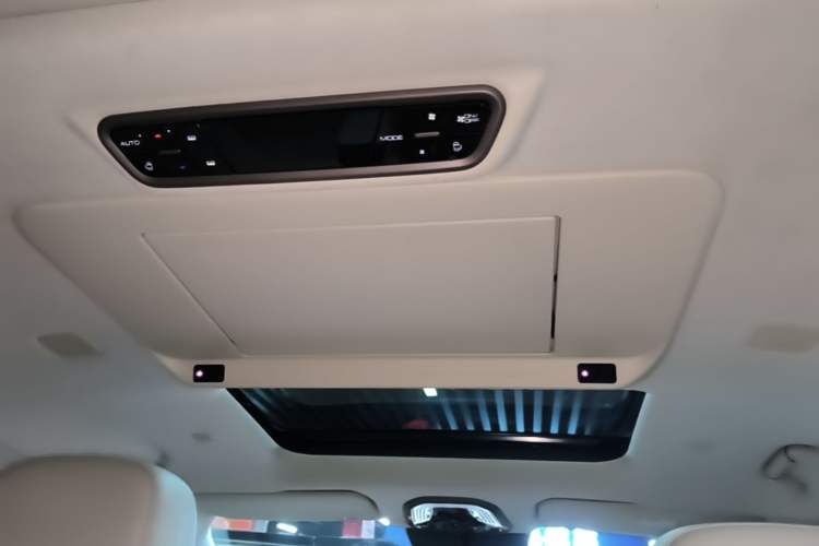 Used Wey Gaoshan 2025 Four-Wheel Drive Alpine 8 Headliner