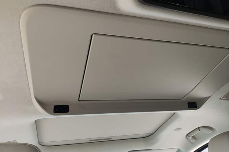 Used Wey Gaoshan 2025 Four-Wheel Drive Alpine 8 Headliner