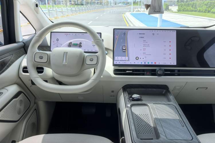 Used Wey Gaoshan 2025 Four-Wheel Drive Alpine 8 Interior 3