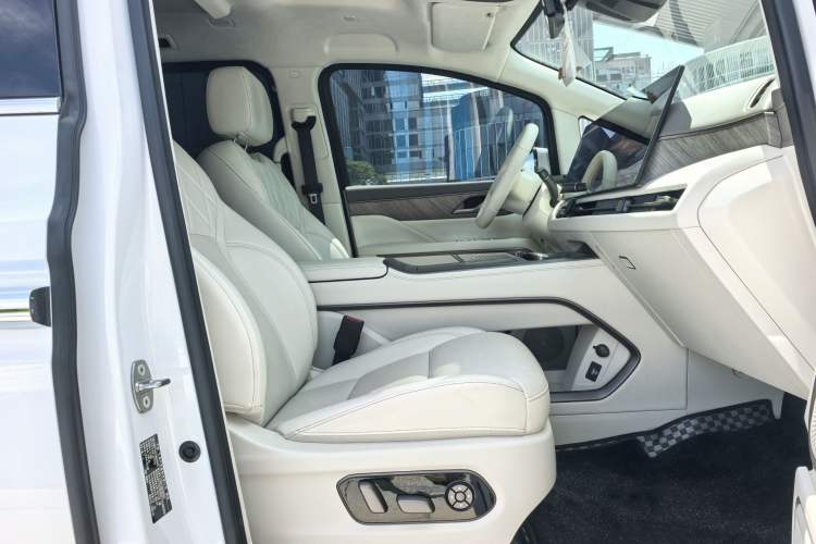 Used Wey Gaoshan 2025 Four-Wheel Drive Alpine 8 Interior 7