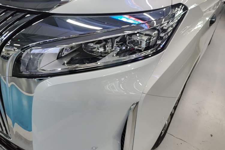 Used Wey Gaoshan 2025 Four-Wheel Drive Alpine 8 Left Front Headlight