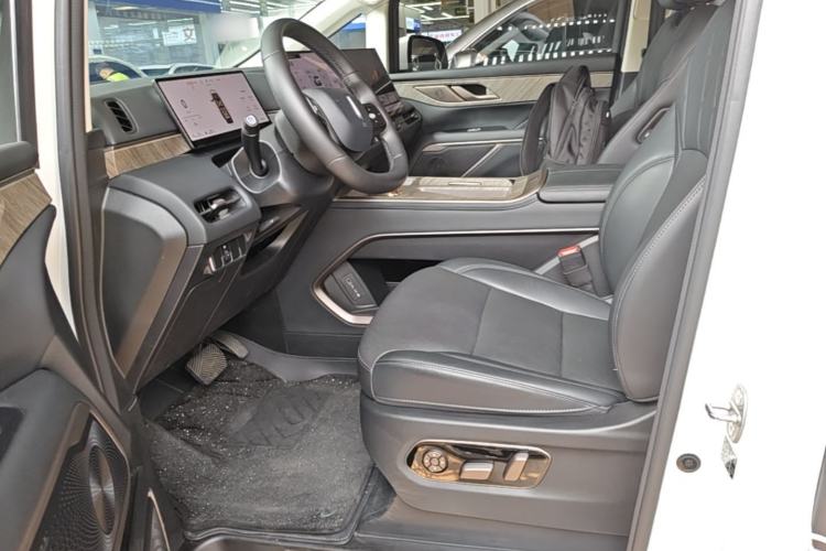 Used Wey Gaoshan 2025 Four-Wheel Drive Alpine 8 Left Front Seat