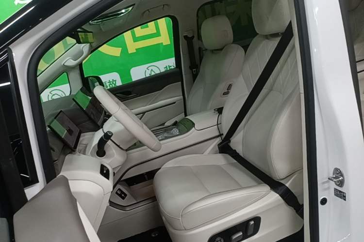 Used Wey Gaoshan 2025 Four-Wheel Drive Alpine 8 Left Front Seat