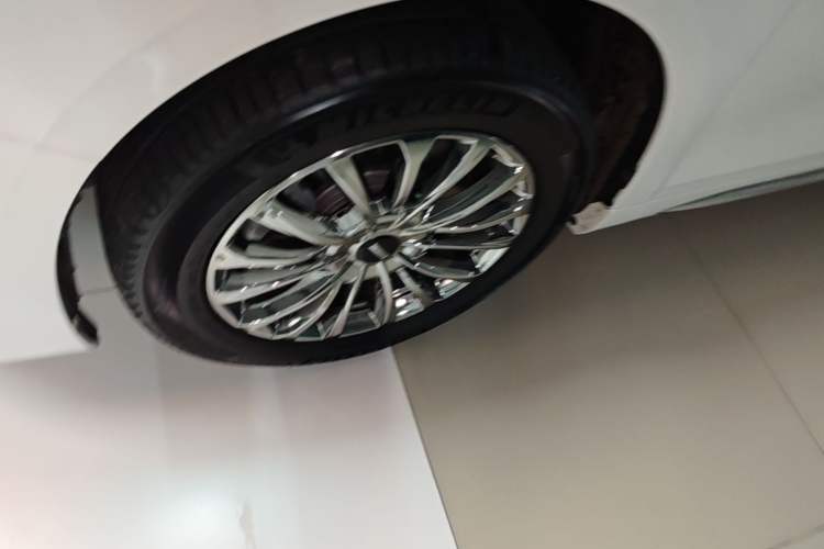 Used Wey Gaoshan 2025 Four-Wheel Drive Alpine 8 Left Front Wheel Hub