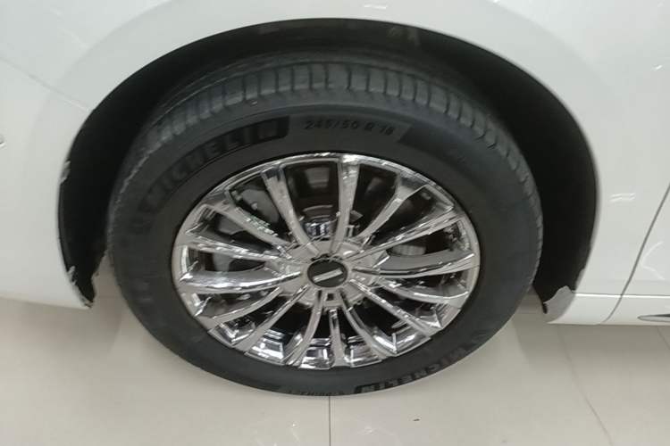 Used Wey Gaoshan 2025 Four-Wheel Drive Alpine 8 Left Front Wheel Hub