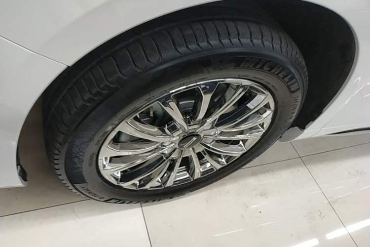 Used Wey Gaoshan 2025 Four-Wheel Drive Alpine 8 Left Front Wheel Hub
