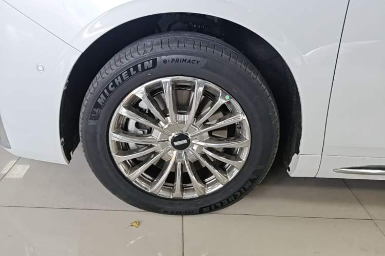 Used Wey Gaoshan 2025 Four-Wheel Drive Alpine 8 Left Front Wheel Hub