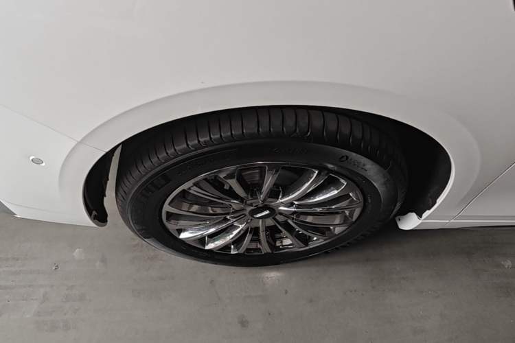 Used Wey Gaoshan 2025 Four-Wheel Drive Alpine 8 Left Front Wheel Hub