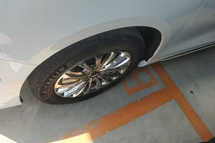 Used Wey Gaoshan 2025 Four-Wheel Drive Alpine 8 Left Front Wheel Hub