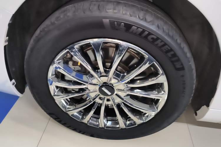 Used Wey Gaoshan 2025 Four-Wheel Drive Alpine 8 Left Front Wheel Hub
