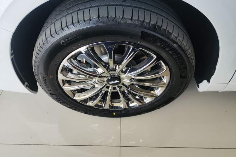 Used Wey Gaoshan 2025 Four-Wheel Drive Alpine 8 Left Front Wheel Hub