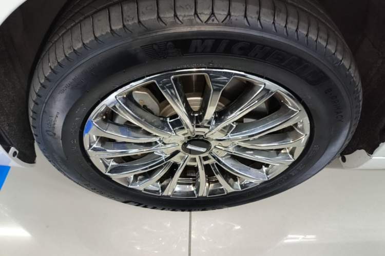 Used Wey Gaoshan 2025 Four-Wheel Drive Alpine 8 Left Front Wheel Hub