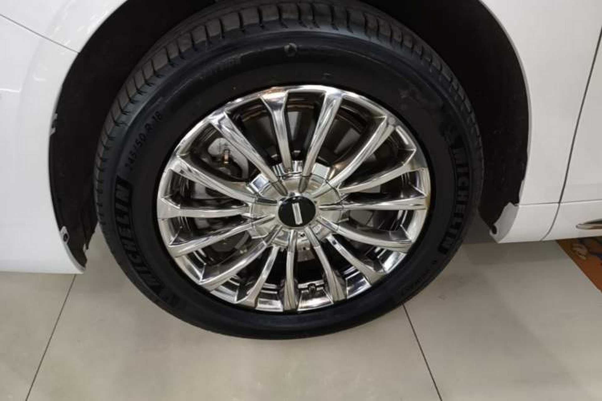 Used Wey Gaoshan 2025 Four-Wheel Drive Alpine 8 Left Front Wheel Hub