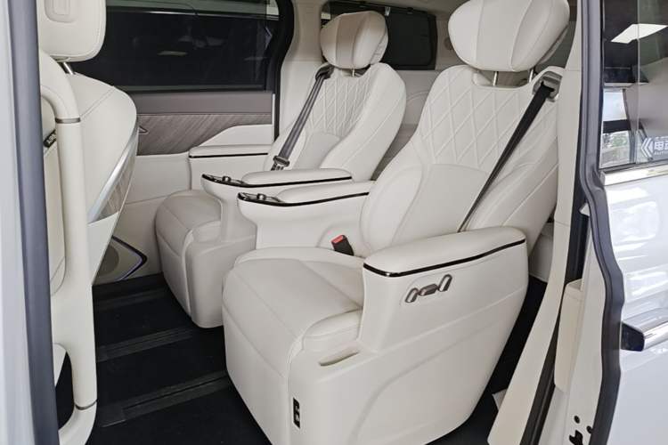 Used Wey Gaoshan 2025 Four-Wheel Drive Alpine 8 Left Rear Seat
