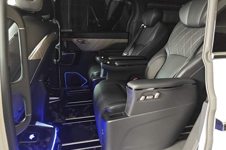 Used Wey Gaoshan 2025 Four-Wheel Drive Alpine 8 Left Rear Seat