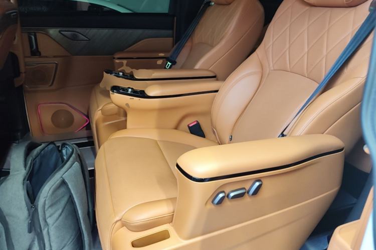 Used Wey Gaoshan 2025 Four-Wheel Drive Alpine 8 Left Rear Seat