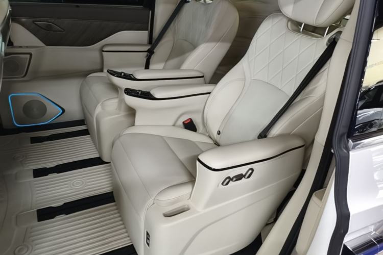 Used Wey Gaoshan 2025 Four-Wheel Drive Alpine 8 Left Rear Seat