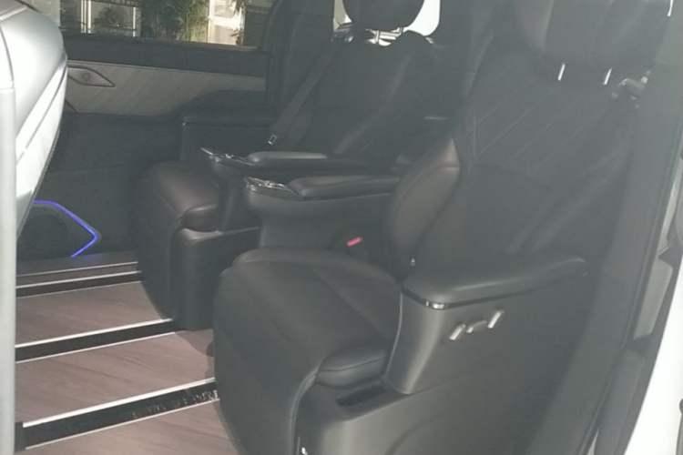 Used Wey Gaoshan 2025 Model Four-Wheel Drive Gao Shan 7 Left Rear Seat