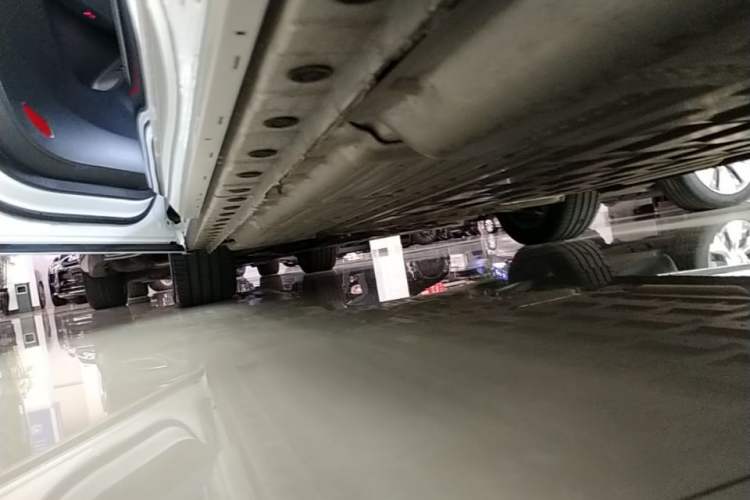 Used Wey Gaoshan 2025 Model Four-Wheel Drive Gao Shan 7 Left Side Sill