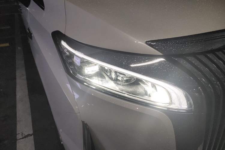 Used Wey Gaoshan 2025 Four-Wheel Drive Alpine 8 Right Front Headlight