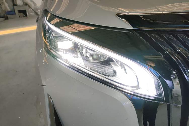 Used Wey Gaoshan 2025 Four-Wheel Drive Alpine 8 Right Front Headlight