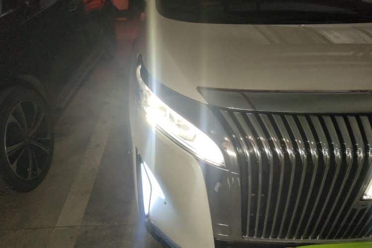Used Wey Gaoshan 2025 Model Four-Wheel Drive Gao Shan 7 Right Front Headlight