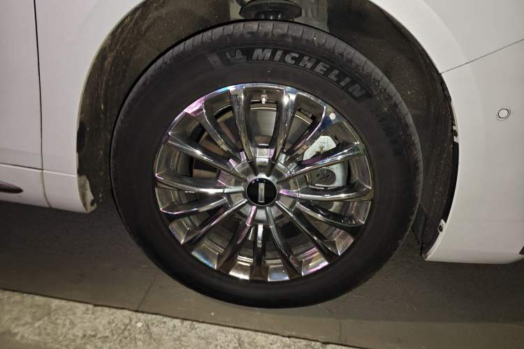 Used Wey Gaoshan 2025 Four-Wheel Drive Alpine 8 Right Front Wheel Hub
