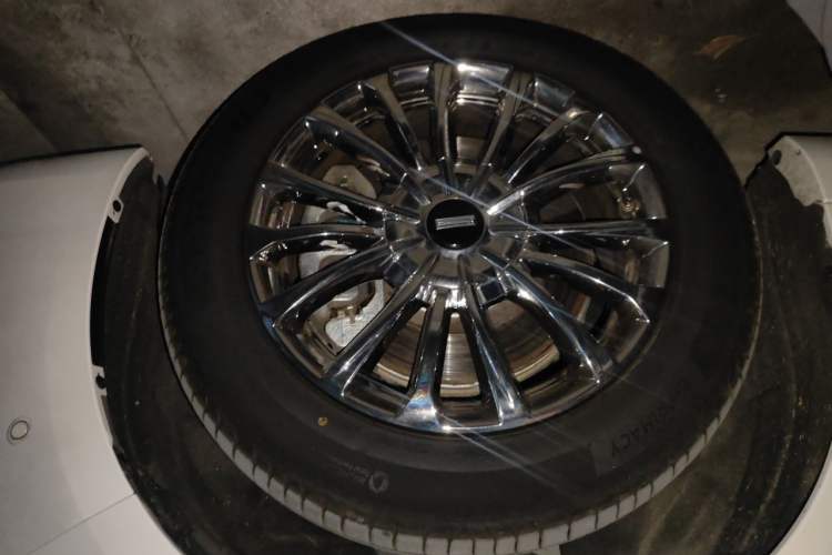 Used Wey Gaoshan 2025 Model Four-Wheel Drive Gao Shan 7 Right Front Wheel Hub