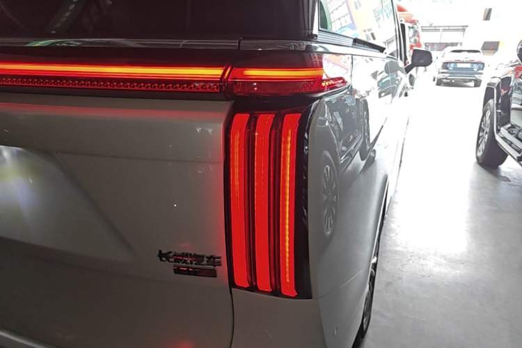 Used Wey Gaoshan 2025 Four-Wheel Drive Alpine 8 Right Rear Taillight