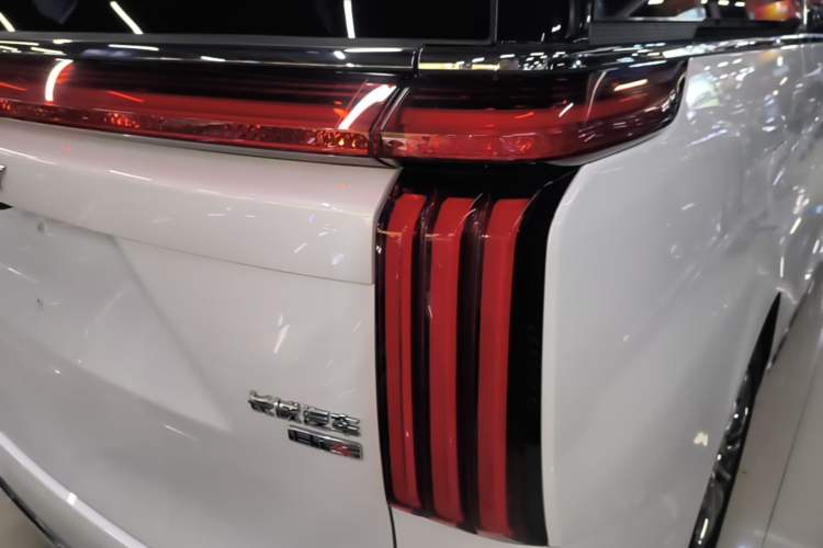 Used Wey Gaoshan 2025 Four-Wheel Drive Alpine 8 Right Rear Taillight