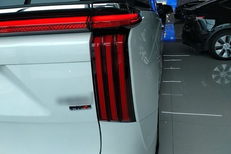 Used Wey Gaoshan 2025 Model Four-Wheel Drive Gao Shan 7 Right Rear Taillight